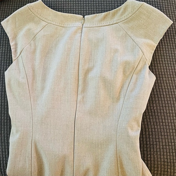 Heather Grey Cap Sleeve Sheath Dress Sz 2 NWOT No Belt - Picture 3 of 6